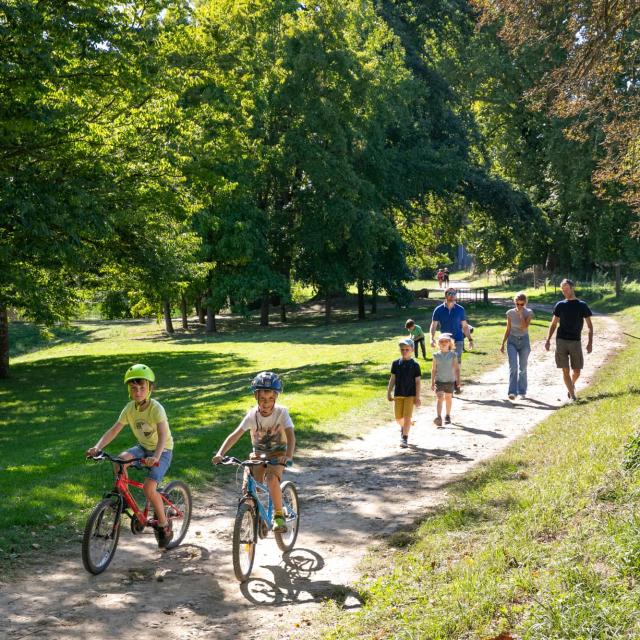 Balade en famille au Parc de Cibeins à Misérieux