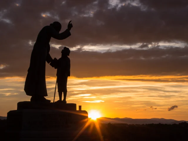 Monument de la Rencontre à Ars